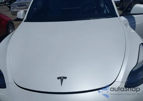 2022 Tesla Model Y Performance Dual Motor All-Wheel Drive z USA, uszkodzony, nr VIN 7SAYGDEF5NF484634